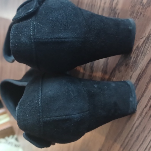 Stuart Weitzman black suede slip on bootie buckle 8 M - Picture 8 of 10